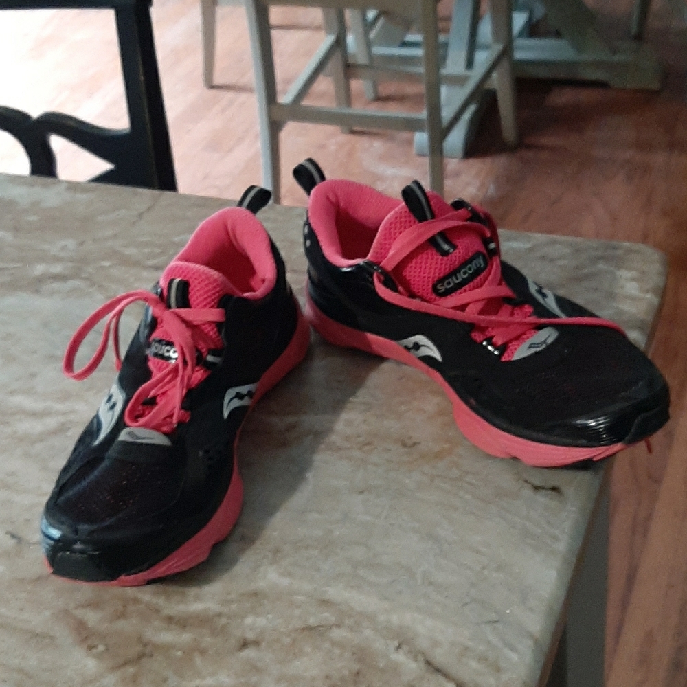 Saucony black and pink shoes women's 8.5
